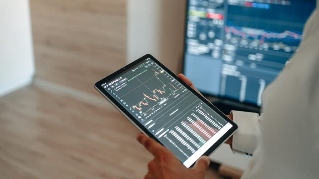 Image for Why STP Brokers Need Real-Time Exposure Monitoring | Broktinger